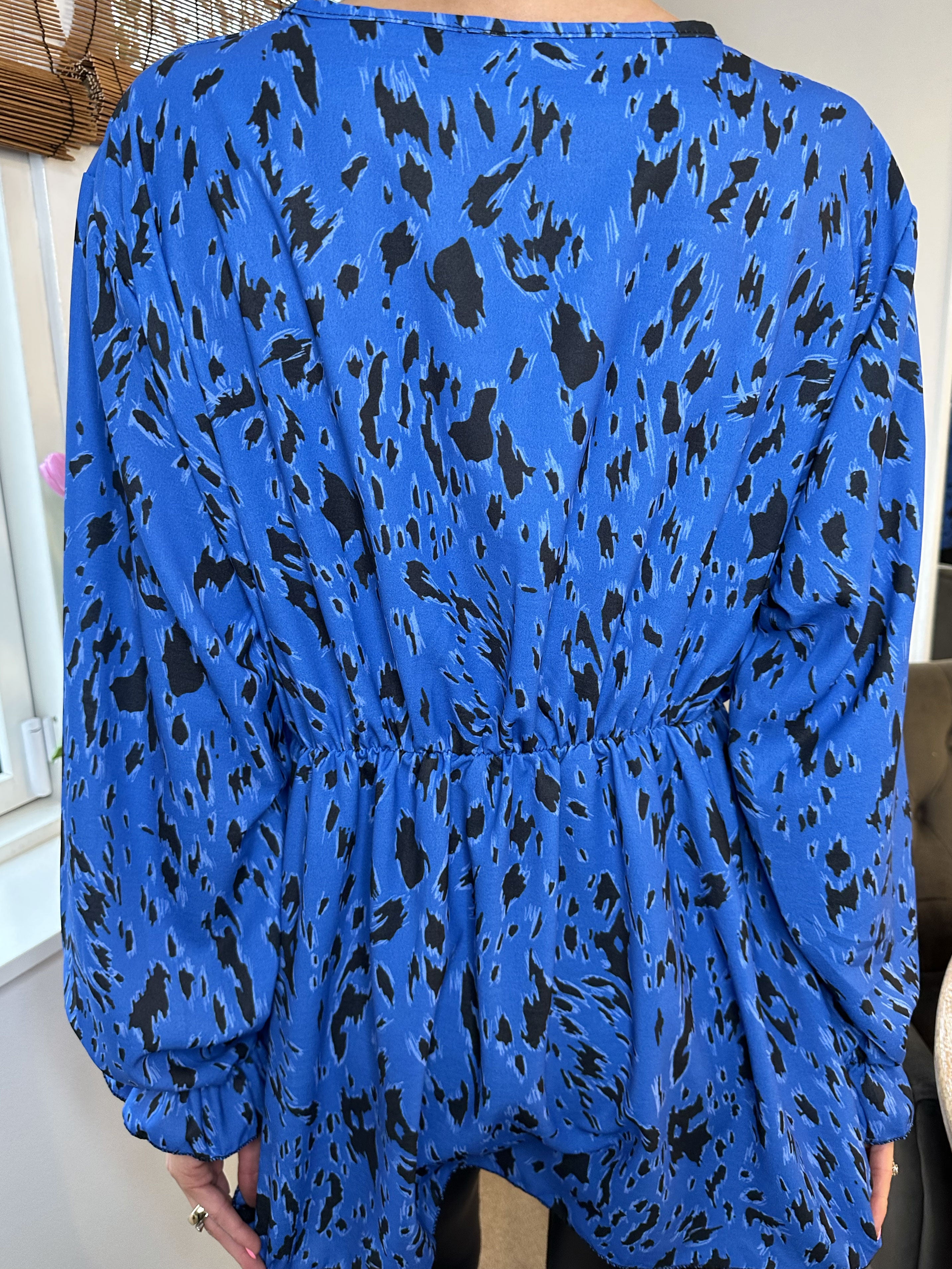 Yda - Sød mønstret bluse med elastik i taljen